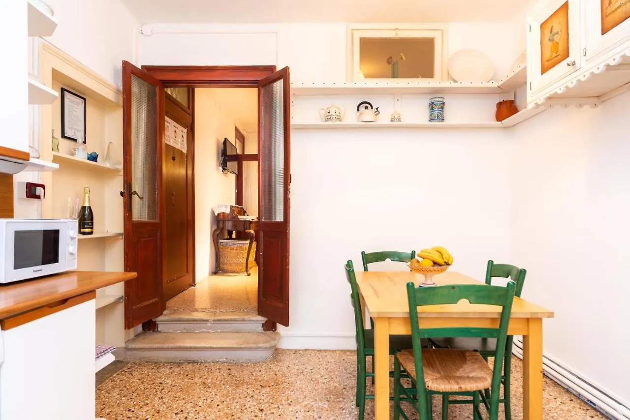 Ca' Alle Gondolette البندقية