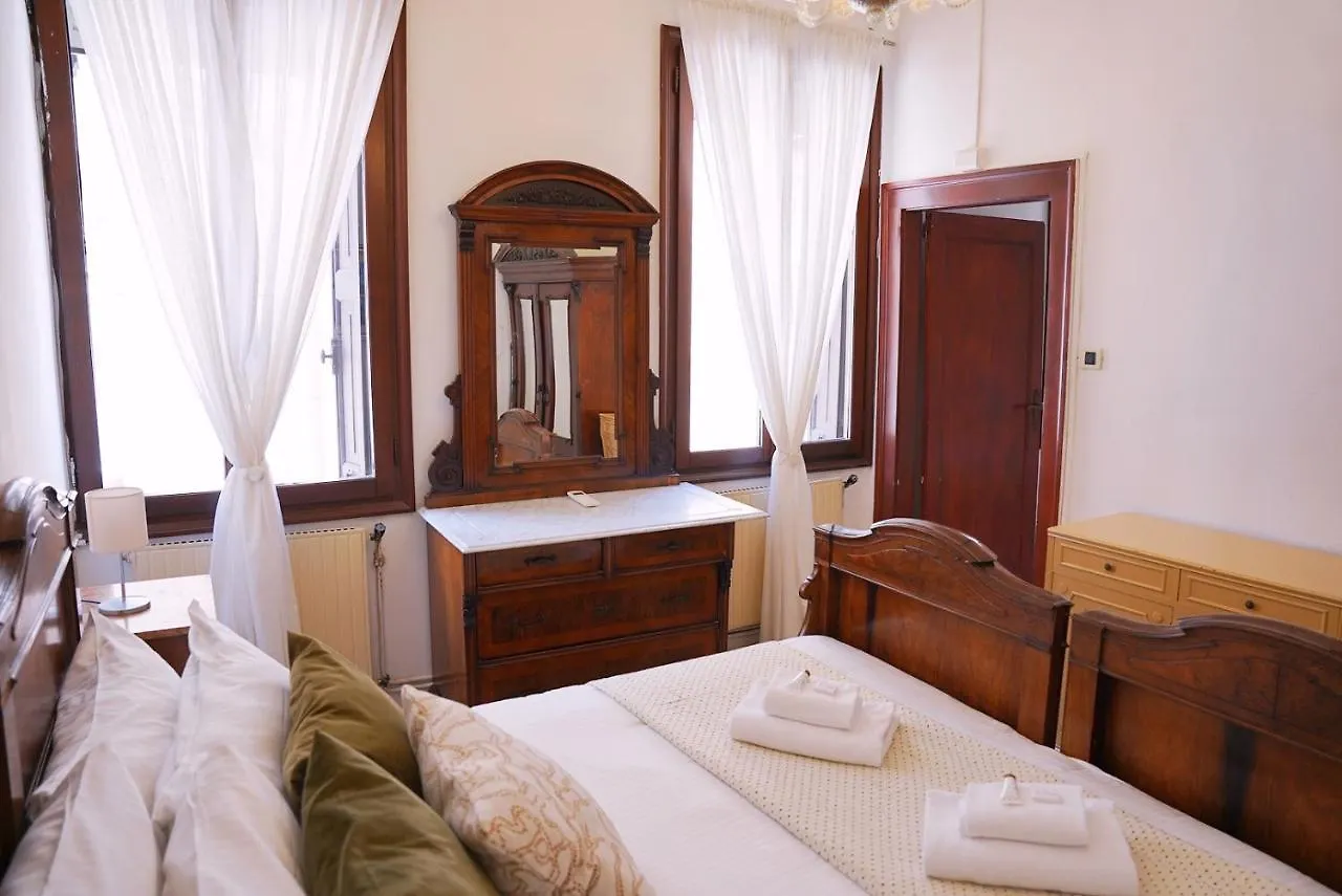 Ca' Alle Gondolette البندقية